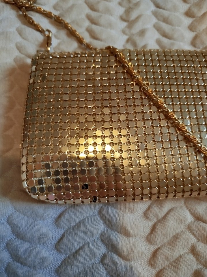 Altın Renkli Pul Detaylı Kadın Portföy Çanta - Görsel 4