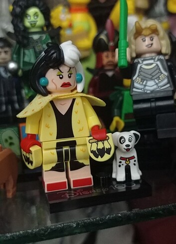 LEGO Disney 100.yıl minifigür Cruella