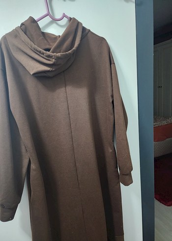 Kahverengi Kapüşonlu Salaş Uzun Elbise - Görsel 2