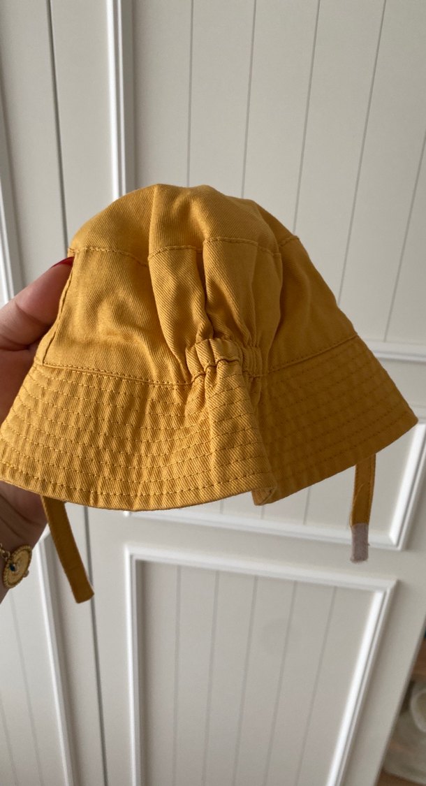 Sarı Düğmeli Çocuk Şapkası - Görsel 3