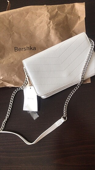 Bershka askılı çanta