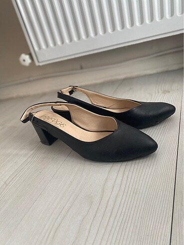 Siyah topuklu ayakkabı - Görsel 8