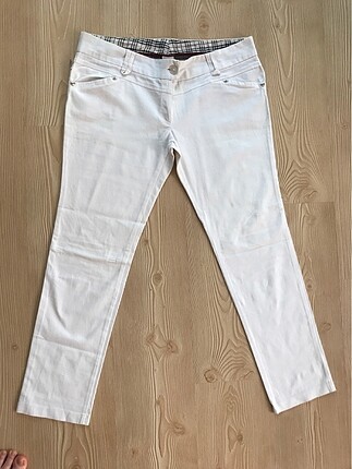Beyaz dar paça pantolon