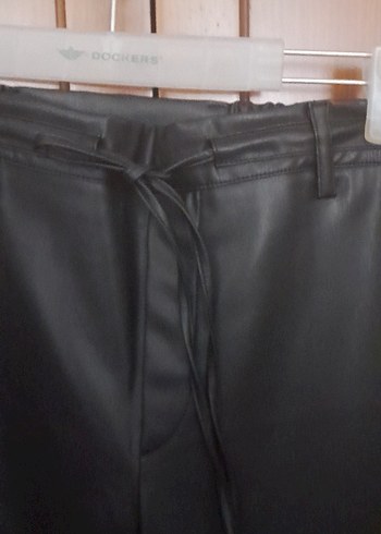 Siyah Deri Kadın Kemerli Midi Pantolon - Görsel 3