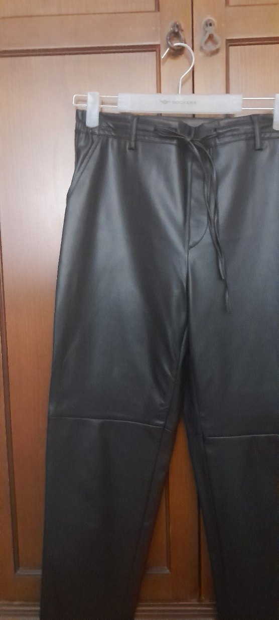 Siyah Deri Kadın Kemerli Midi Pantolon - Görsel 2