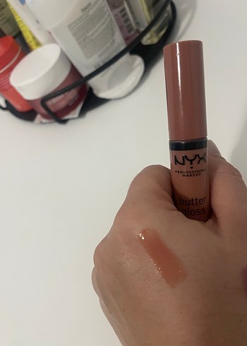 NYX Butter Gloss Nude Parlatıcı - Görsel 6