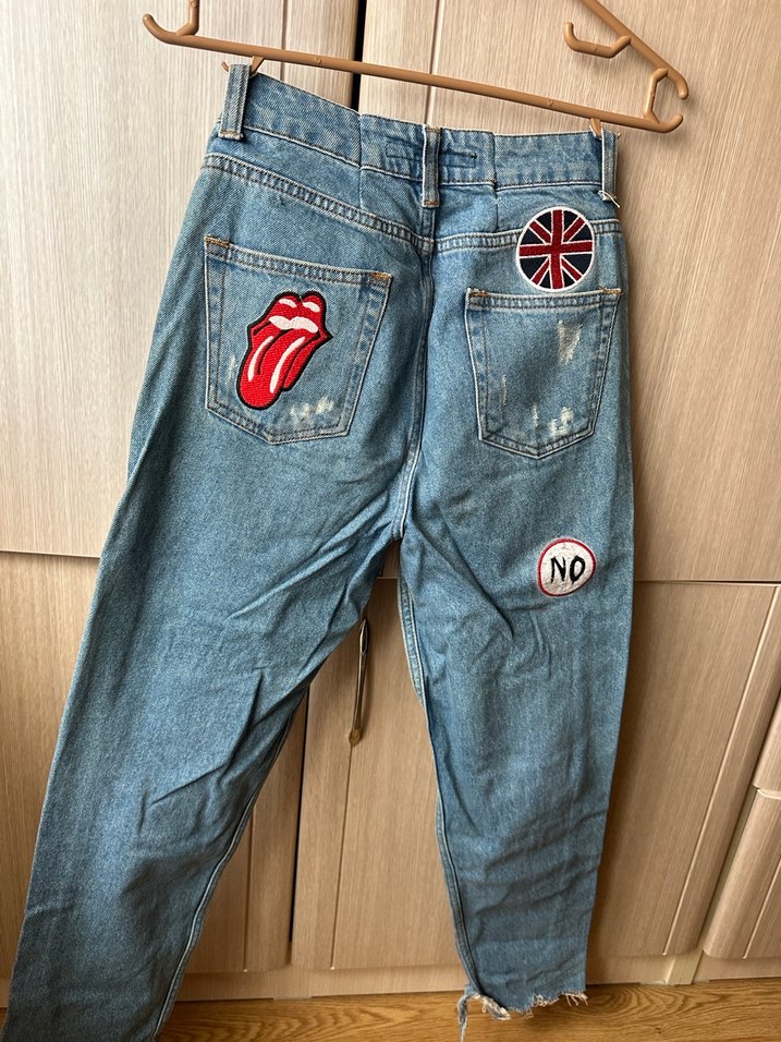 Nakışlı Düğmeli Mavi Kadın Kot Pantolon - Görsel 3