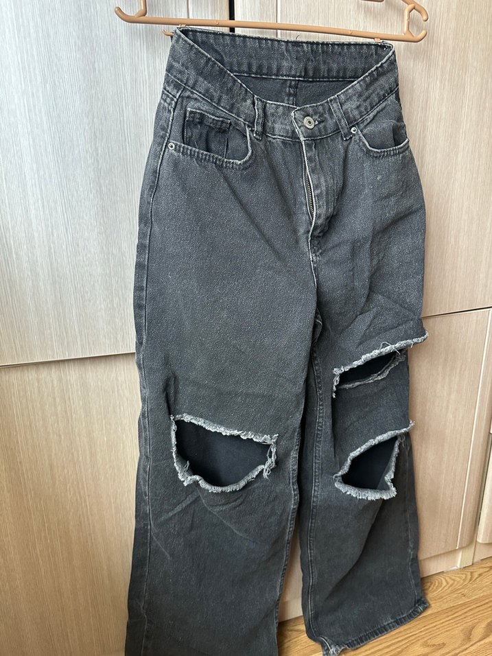 Gri Kadın Salaş Kesim Yırtık Kot Pantolon - Görsel 2