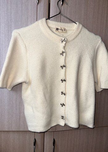 Düğmeli Beyaz Kısa Kollu Triko Hırka - Görsel 2