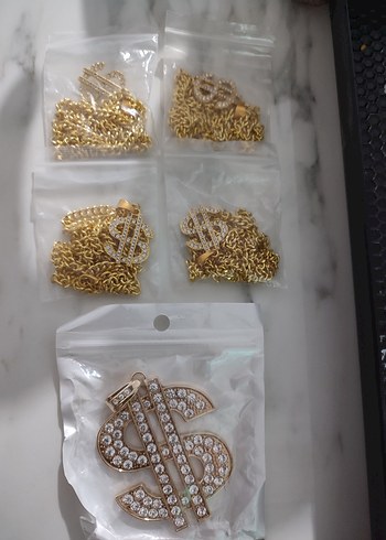 Diger Altın Renkli Payetli Yılan Desenli Kolye