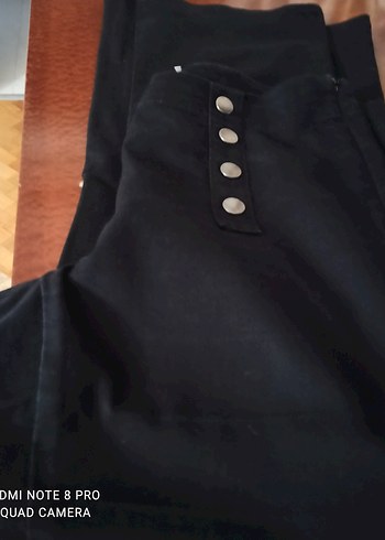 Siyah önü  düğmeli Kadın  Pantolon yandan fermuarlı vero moda . - Görsel 4