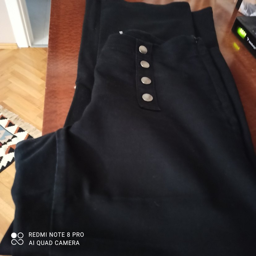 Siyah önü  düğmeli Kadın  Pantolon yandan fermuarlı vero moda . - Görsel 4