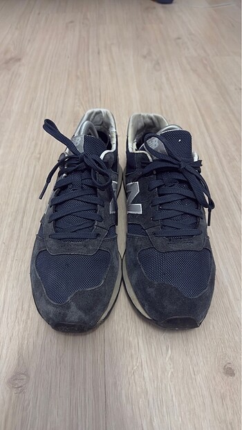 New Balance Ayakkabı genel itibariyle temizdir. Kullanıma Engel bir defosu y