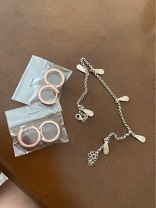 Gümüş küpe ve halhal?