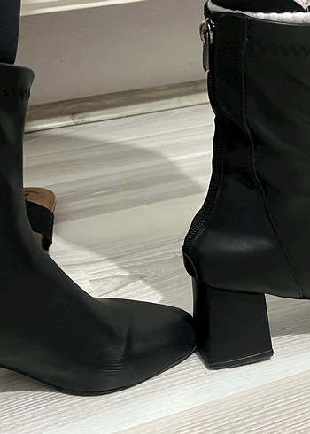 Kadın Siyah Pliseli İnce Topuklu Bot - Görsel 9