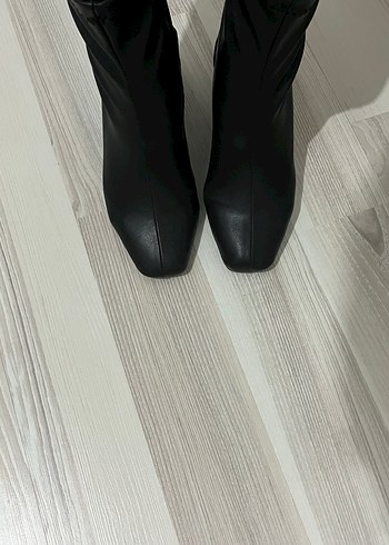 Kadın Siyah Pliseli İnce Topuklu Bot - Görsel 4