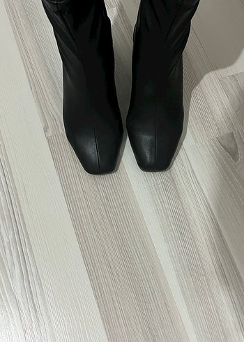 Kadın Siyah Pliseli İnce Topuklu Bot - Görsel 3