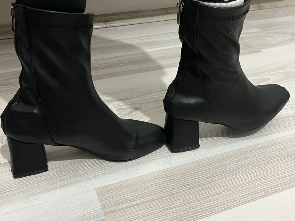 Kadın Siyah Pliseli İnce Topuklu Bot - Görsel 2