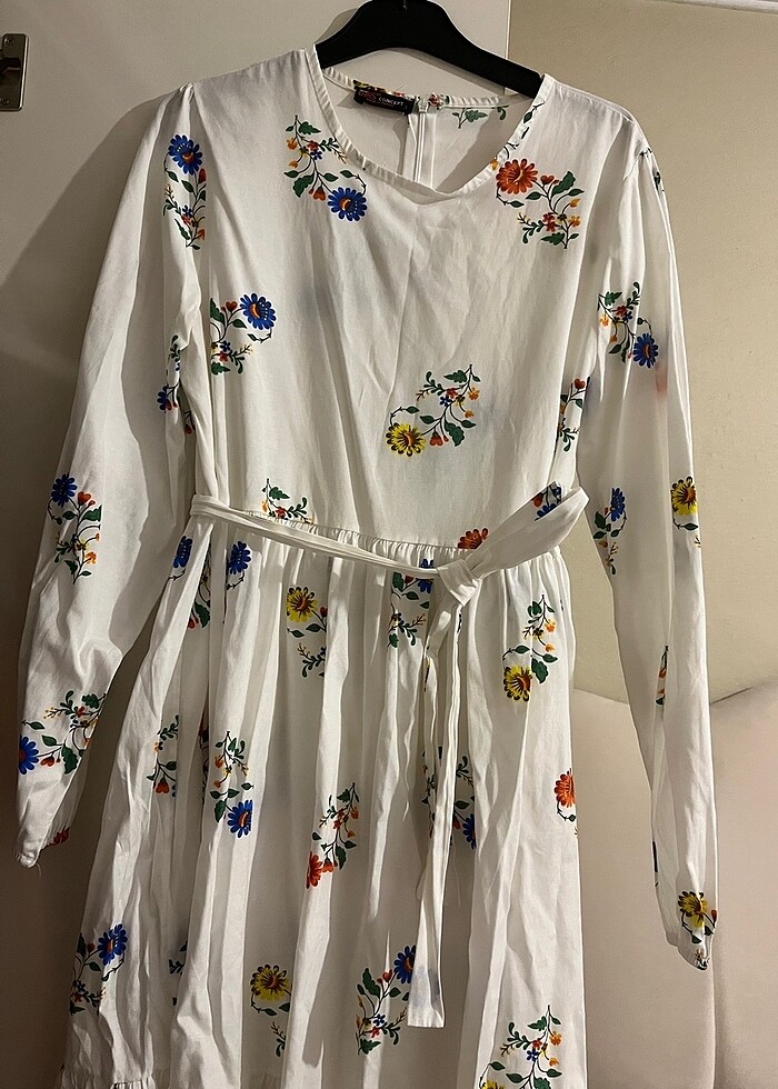 Çiçek detaylı elbise - Görsel 2