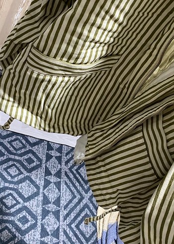 Bej Çizgili Keten Düğmeli Kadın Gömlek - Görsel 3