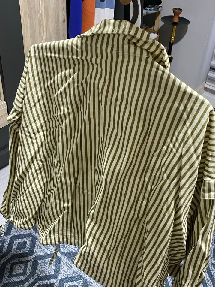Bej Çizgili Keten Düğmeli Kadın Gömlek - Görsel 2