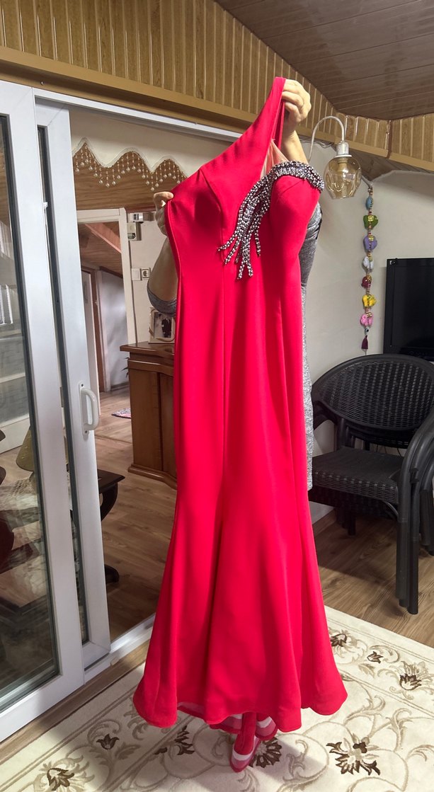 Kırmızı Drapeli Uzun Abiye Elbise - Görsel 2