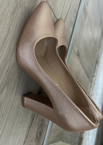 Bej Parlak Stiletto Klasik Kadın Ayakkabı - Görsel 2