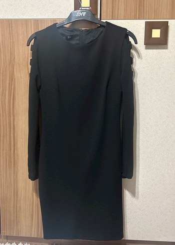 Siyah Yüksek Yakalı Uzun Kollu Midi Elbise - Görsel 2