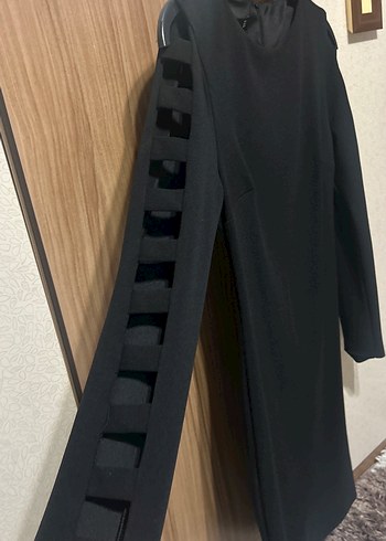 Siyah Yüksek Yakalı Uzun Kollu Midi Elbise - Görsel 3