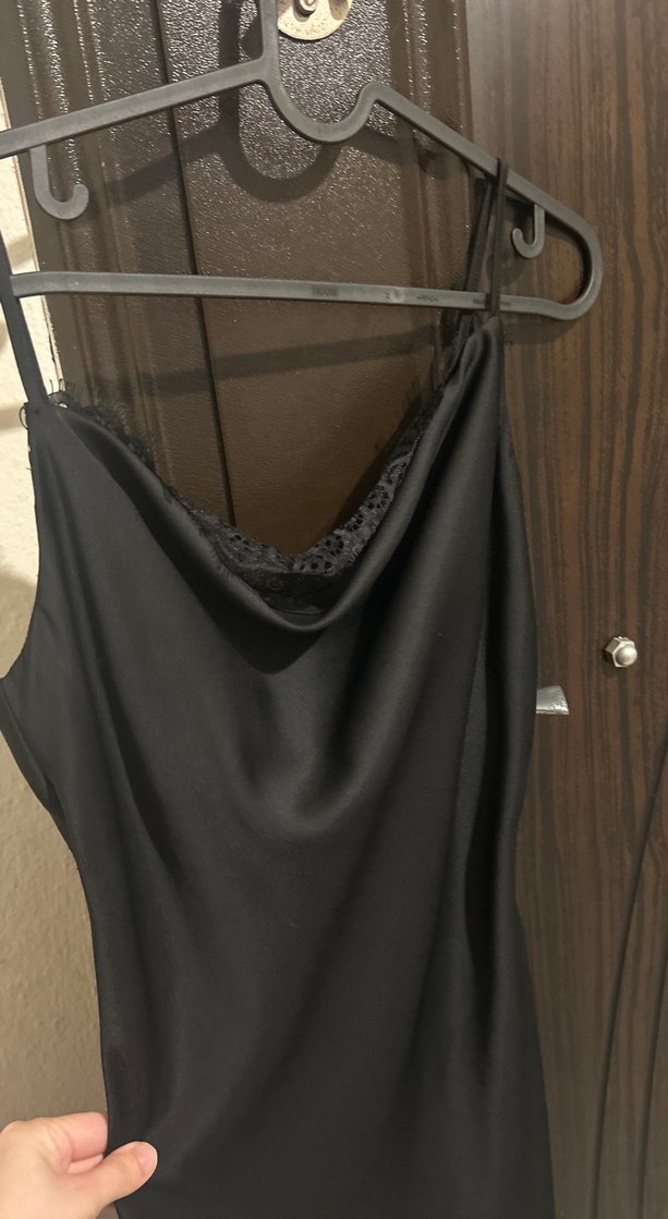 Siyah Uzun Drapeli İnce Askılı Elbise - Görsel 3