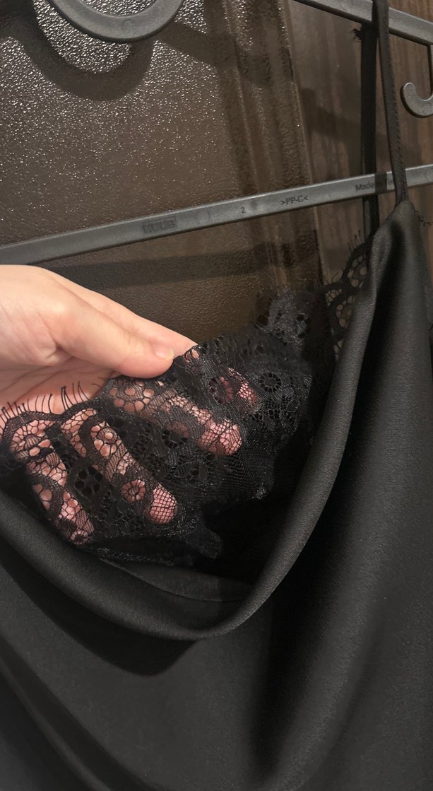 Siyah Uzun Drapeli İnce Askılı Elbise - Görsel 2