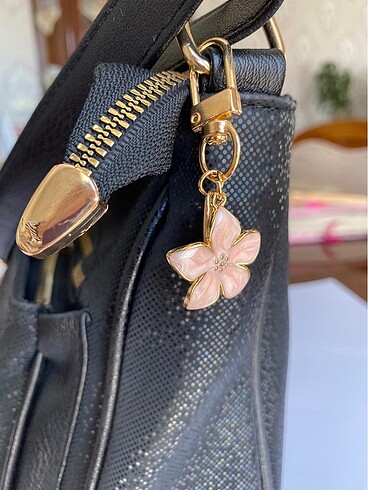 ÇİÇEK MODEL CHARM