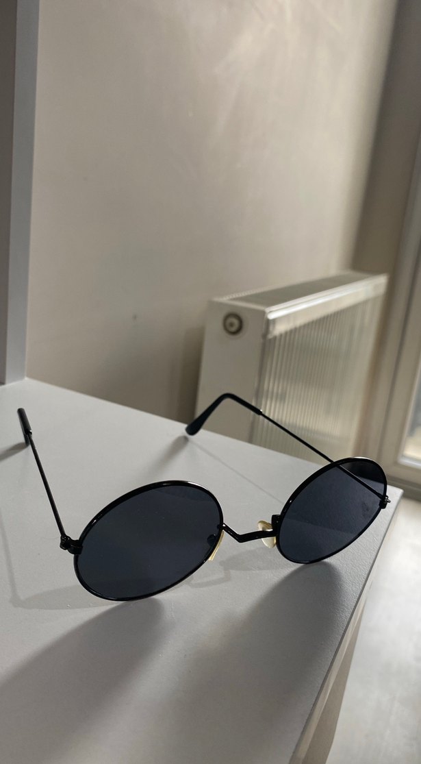 Siyah Minimalist Yuvarlak Kadın Güneş Gözlüğü - Görsel 2