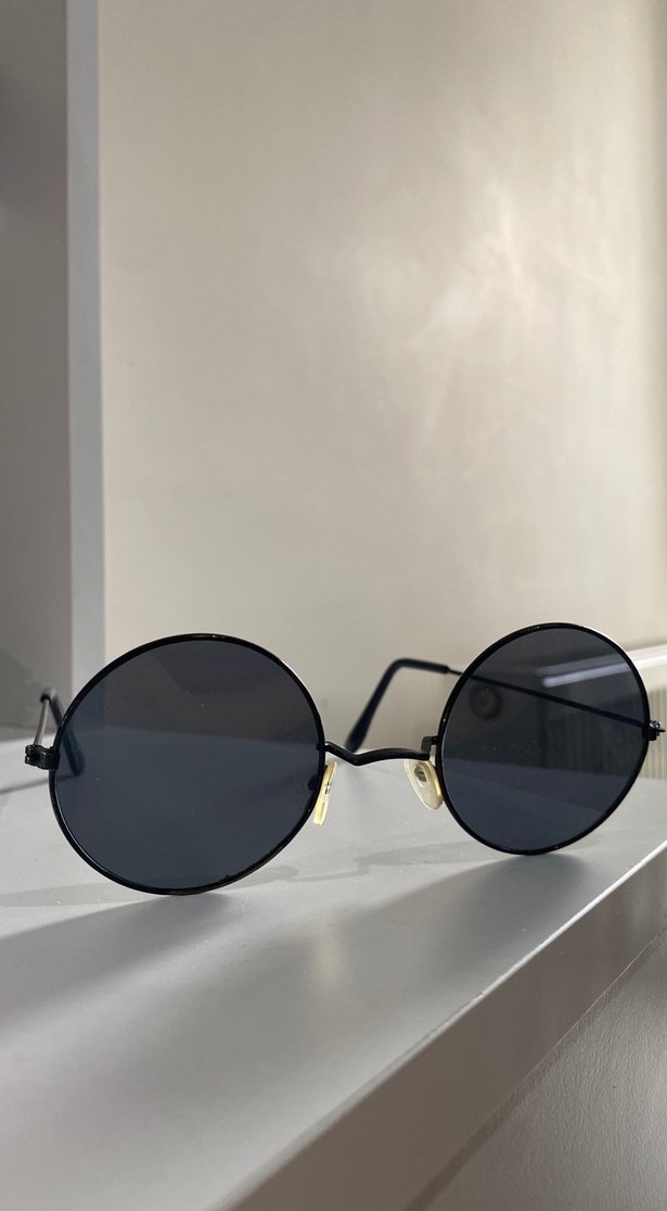 Siyah Minimalist Yuvarlak Kadın Güneş Gözlüğü - Görsel 3