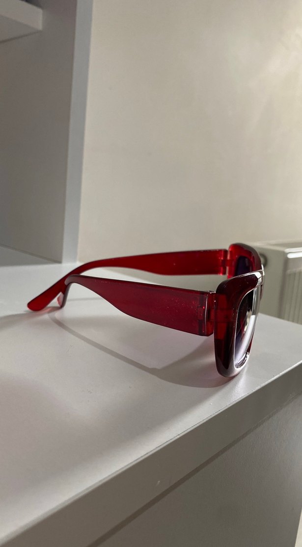 Kırmızı Transparan Kadın Güneş Gözlüğü - Görsel 2