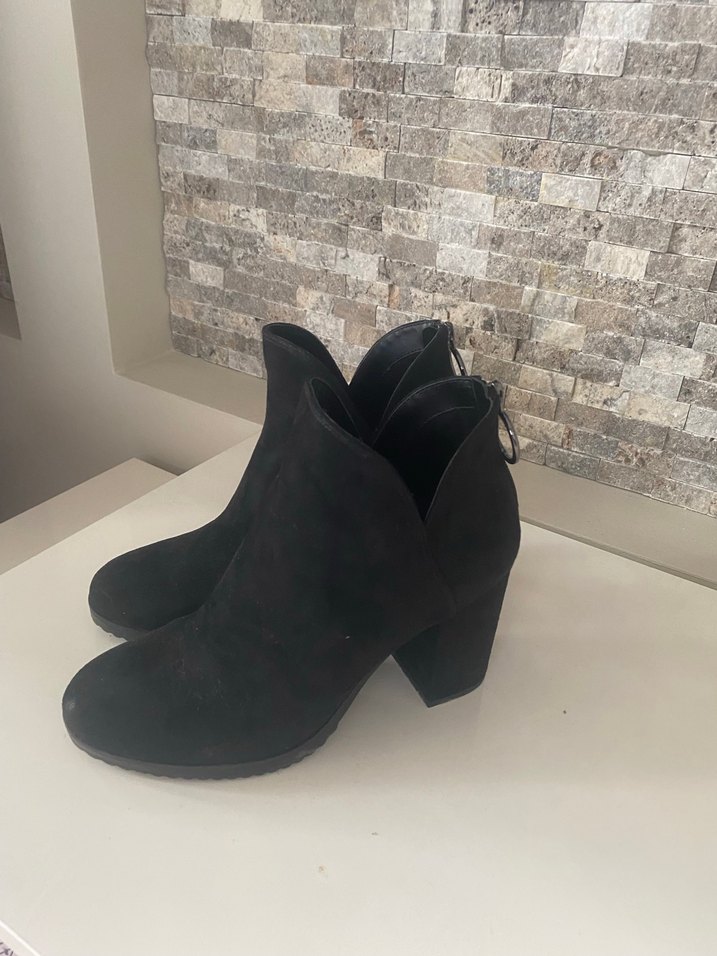 Bershka Siyah Süet Tokalı Topuklu Bot - Görsel 2