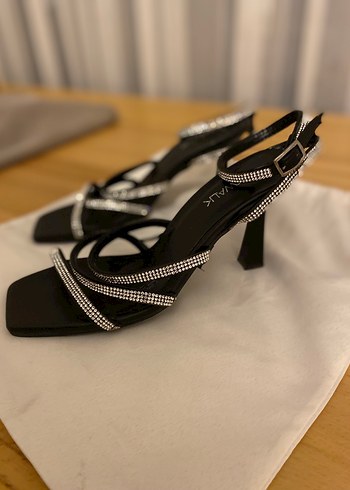 37 Beden siyah Renk Siyah Yılan Desenli Tokalı Topuklu