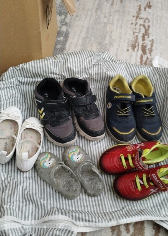 Çocuk spor ayakkabıları  5 tane  ayakkabı hepsinin fiyatıdır - Görsel 2