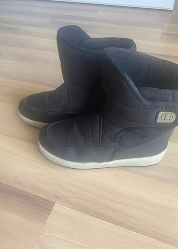 Ugg 35 numara çocuk botu