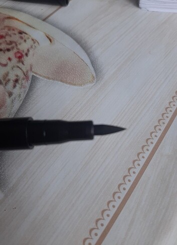  Beden Pretty eyeliner