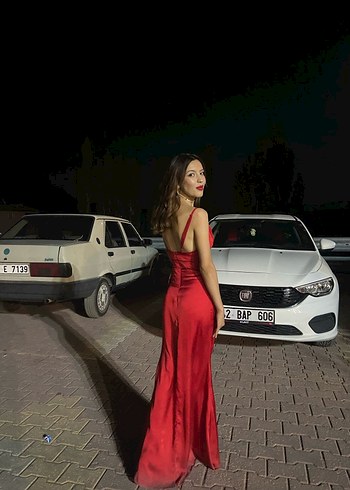Zara Kırmızı Saten Elbise Abiye