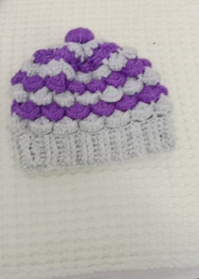 Üç parça.  20. TL. Şapka , şort ve kapri  3 parça 20 TL  - Görsel 2