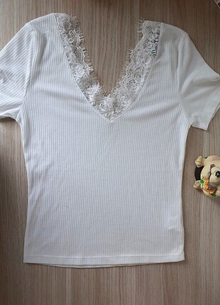 Omuzu düşük yaka detaylı tshirt