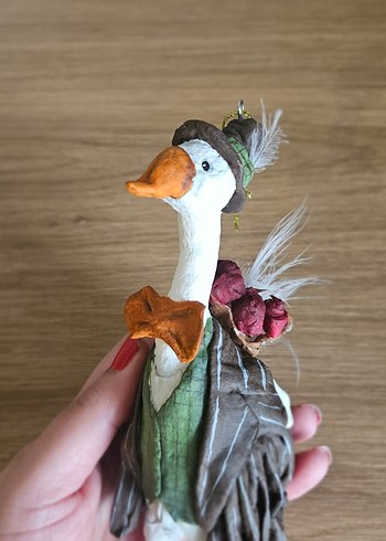 Şapkalı ve Çiçekli Beyaz Ördek Biblosu - Görsel 5