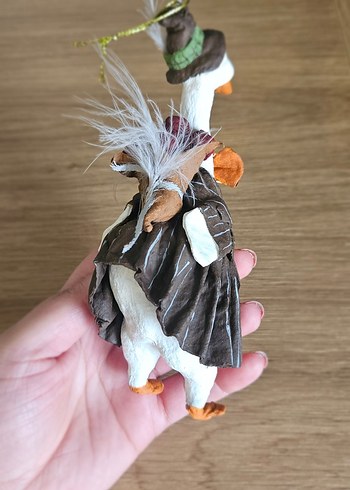 Şapkalı ve Çiçekli Beyaz Ördek Biblosu - Görsel 6