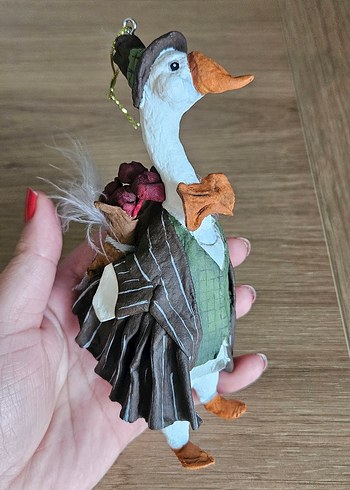 Şapkalı ve Çiçekli Beyaz Ördek Biblosu - Görsel 7