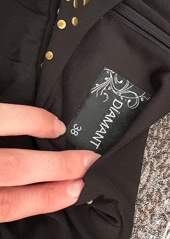 Altın Renkli Payetli Uzun Yılan Desenli Kadın abiye elbise - Görsel 4