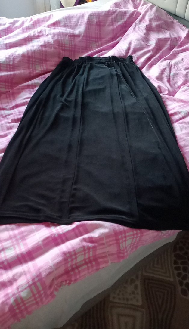 Siyah Uzun Dökümlü Kadın Etek - Görsel 2