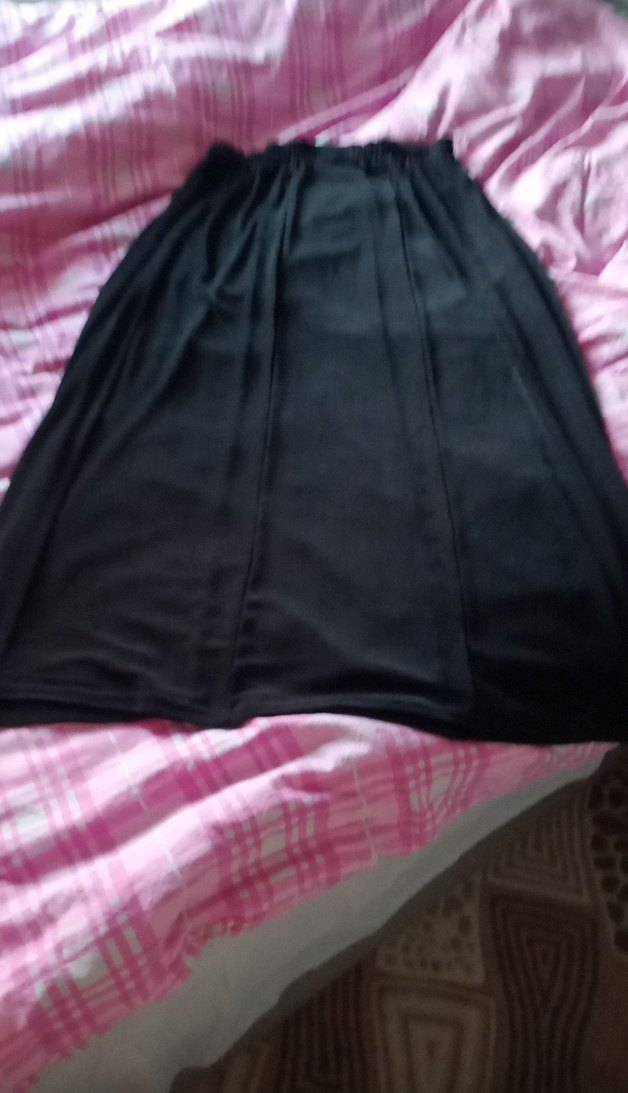 Siyah Uzun Dökümlü Kadın Etek - Görsel 3