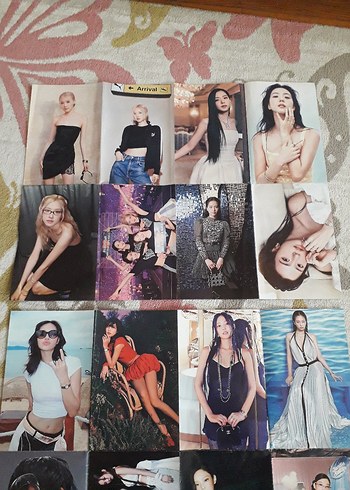 Farklı Posterlerle K-pop Grubu Fotoğraf Seti - Görsel 5